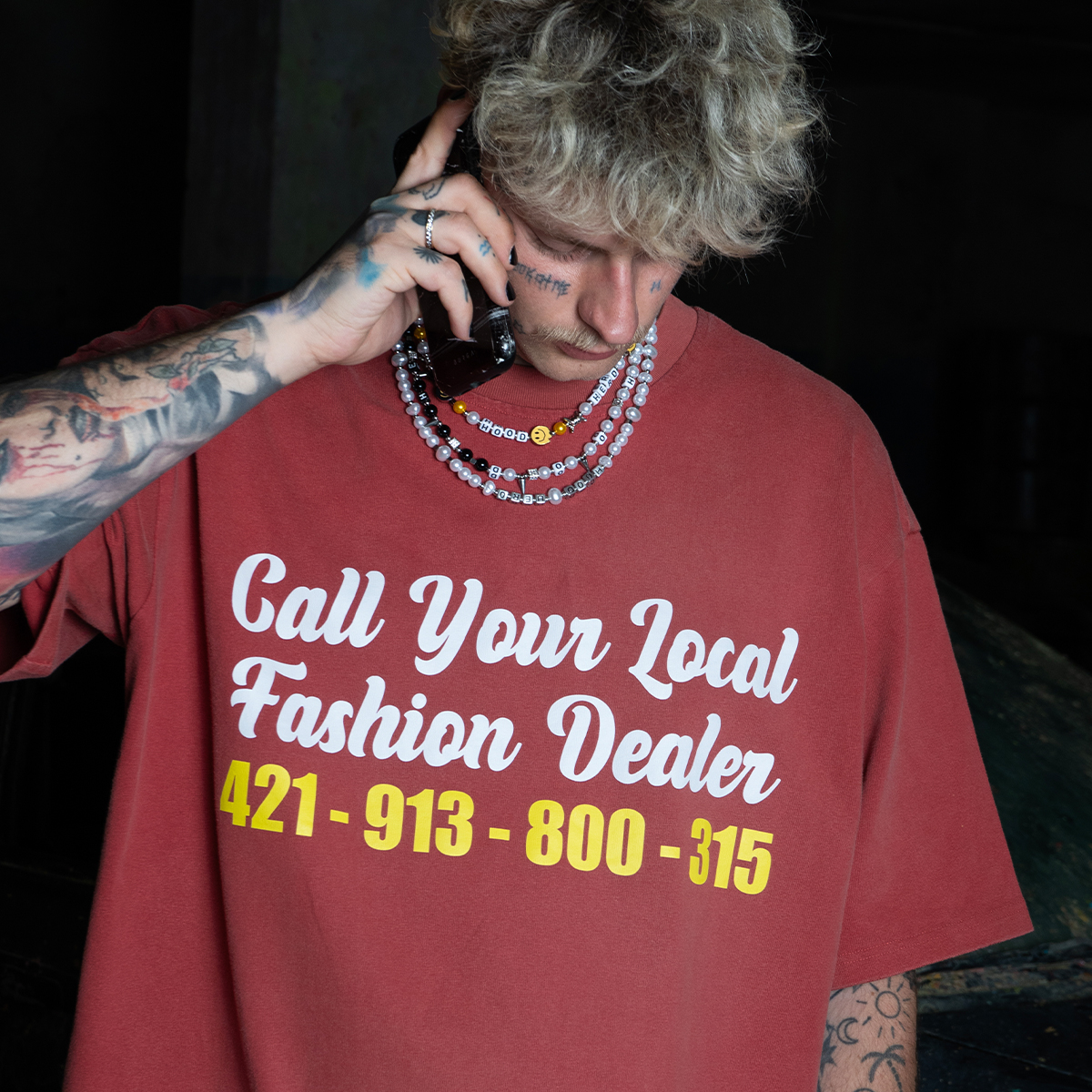 T-shirt Dealer - Red